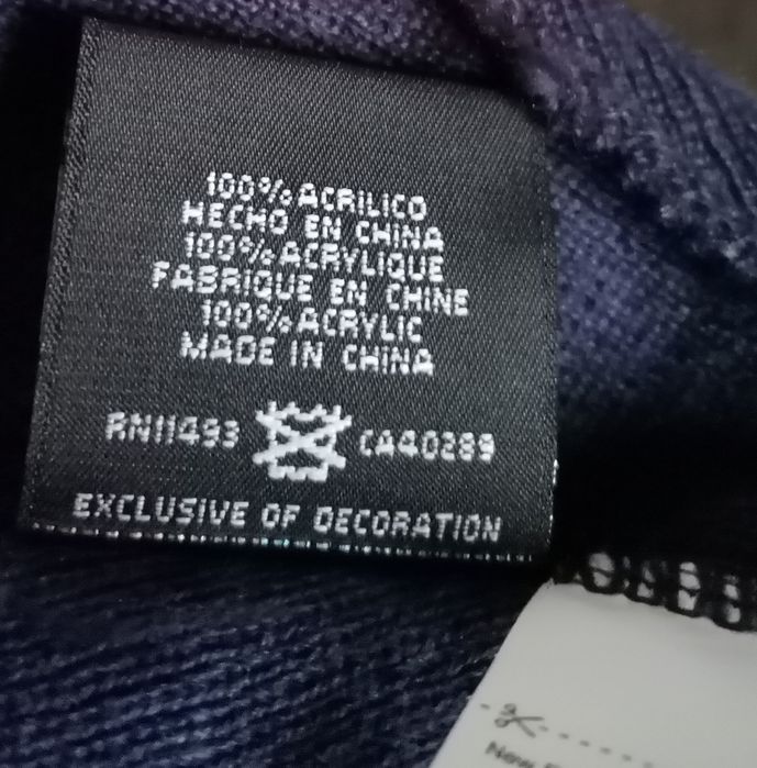 Nowa granatowa damska czapka.