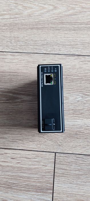 Przemysłowy niezarządalny switch Poe 1xSFP 1x ETH