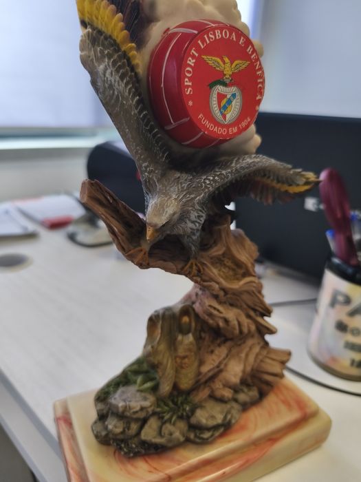 Vendo estatueta em pedra (águia Benfica)(portes incluídos)