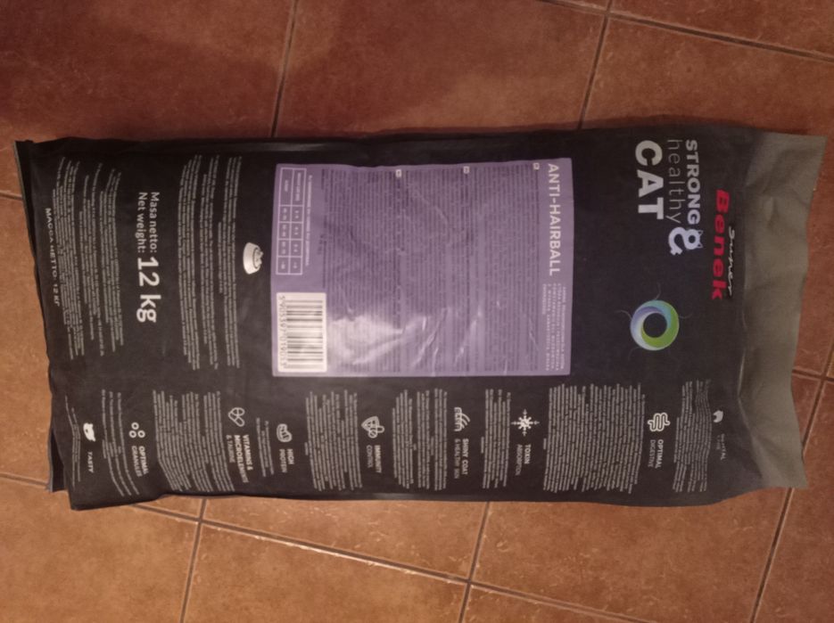 Karma 12 kg i 20 saszetek Junior dla kotka