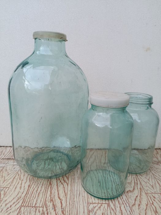 Банки 0,5 л, 1 л, бутлі б/у 10л, 20л,