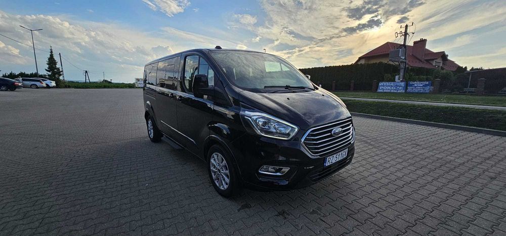 Wynajem Busa wynajem auta Ford Custom Tourneo 8 Osobowy Mercedes Rena