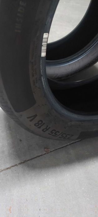 Dois pneus marca Continental z35/55 R18V