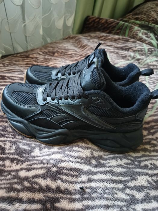 Чоловічі кросівки