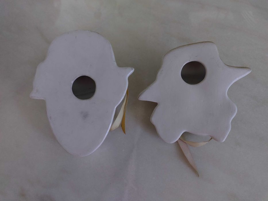 Caras em porcelana