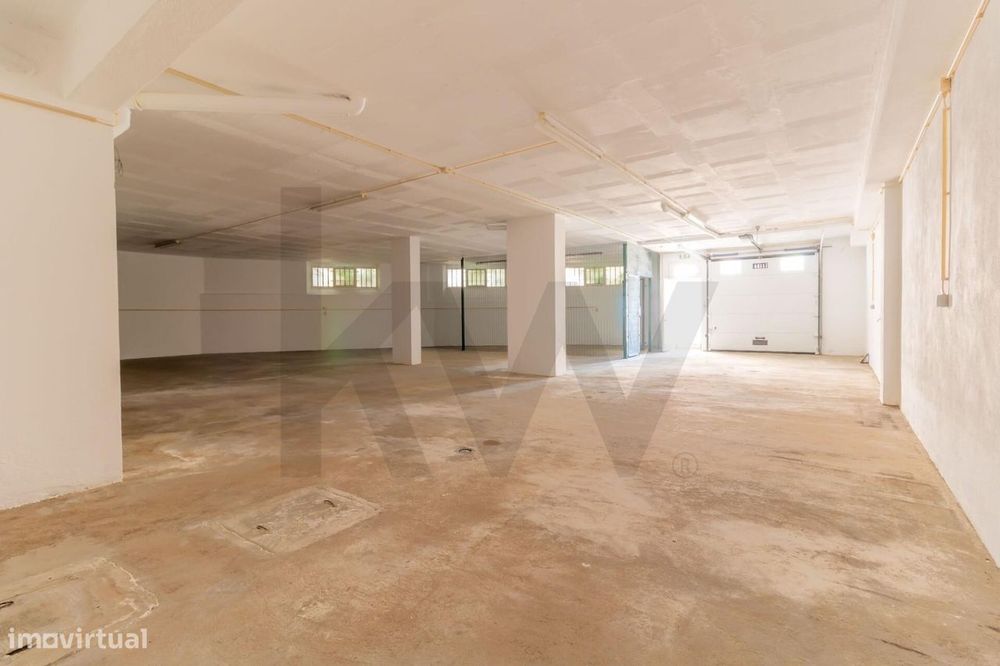 Garagem coberta e fechada com entrada independente | Pampilheira, Casc
