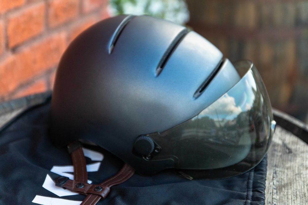 KASK Lifestyle z dodatkową nową szybą. Włoski kask