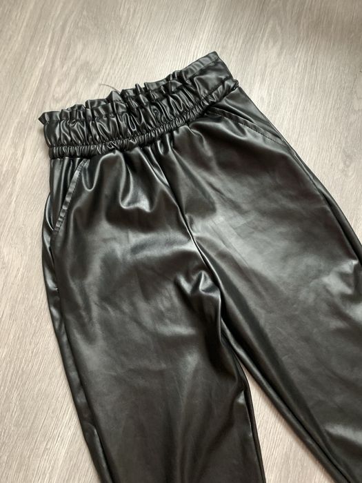 Штани шкіряні на дівчинку