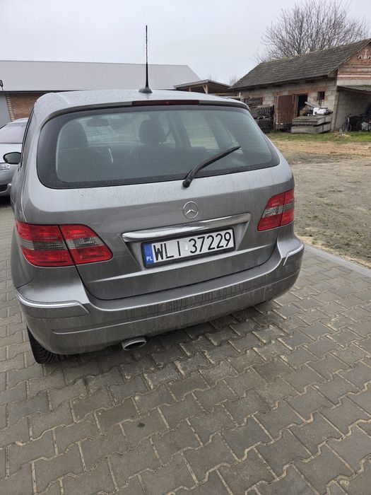 Mercedes-benz b180