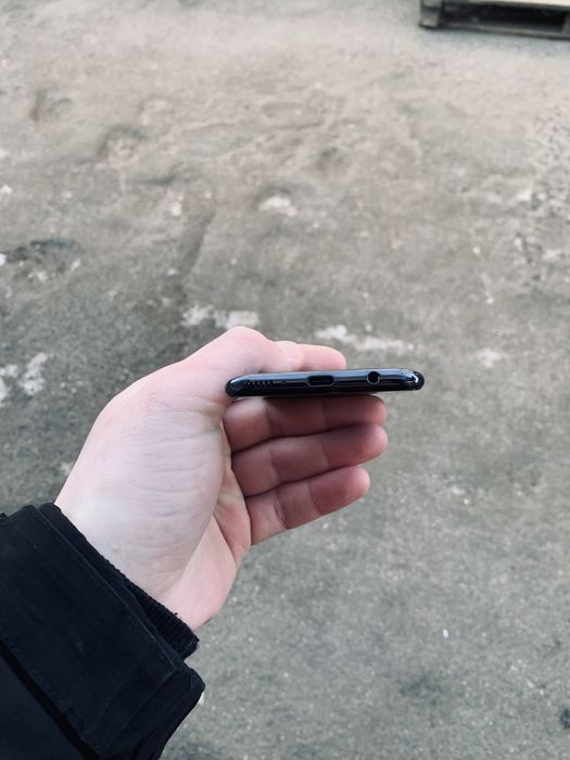 Продам Samsung a40 4/64 в идеальном состоянии