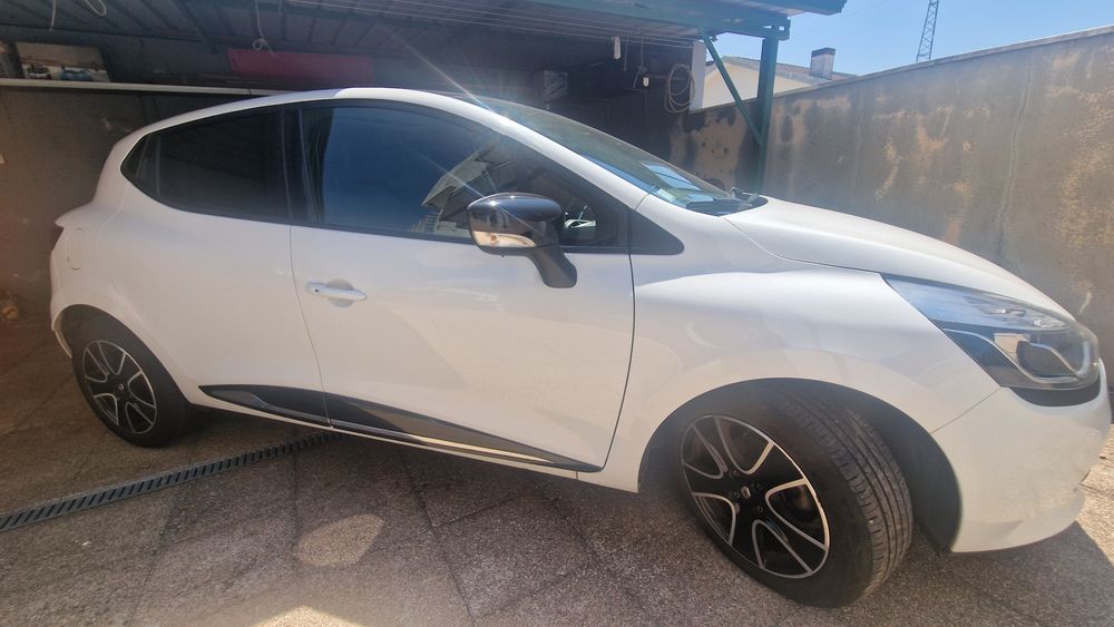 Renault Clio 0.9 TCe de 2013, com apenas 90.339 km.