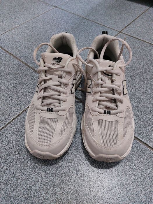 Sapatilhas new balance bege