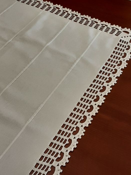 Pano em linho e croché  para mesa