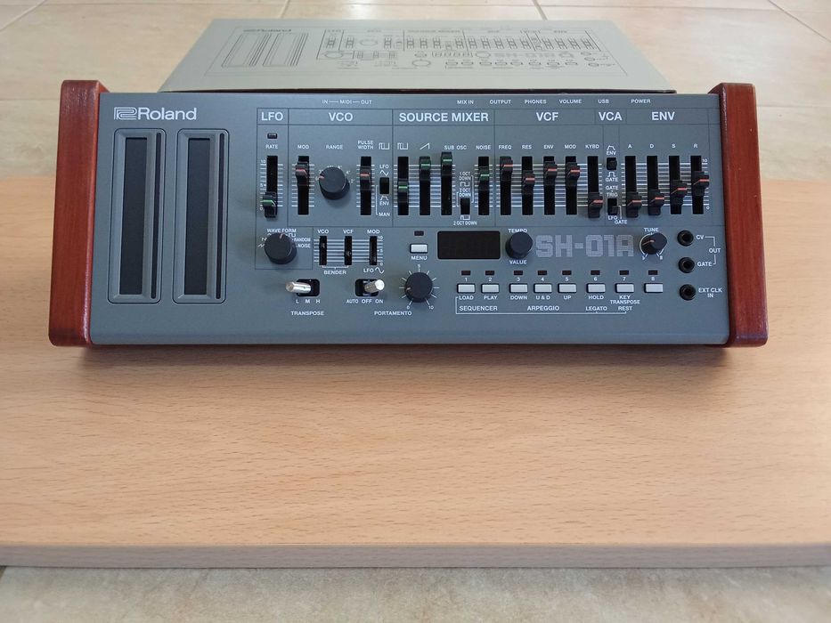 Sintetizador Roland SH-01A (Novo)