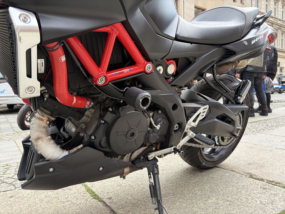Aprilia shiver 900