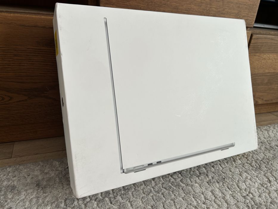 Nowy Macbook Air M3 16 256 SSD silver zafoliowany.