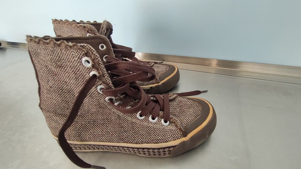 Sapatilhas castanhas da Roxy Tamanho 36