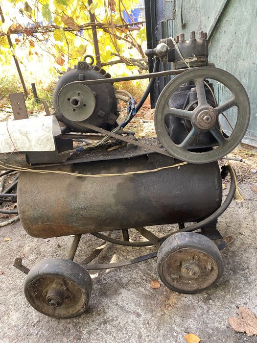 Компрессор, для сжатия и подачи водуха под давлением