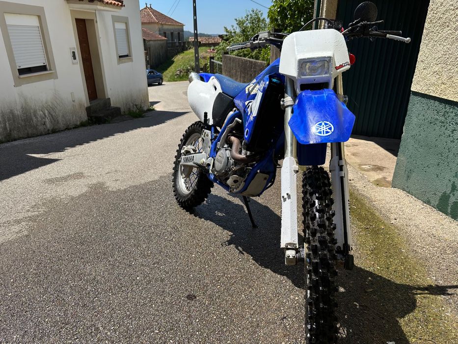 Yamaha WR 400F Moto em bom estado