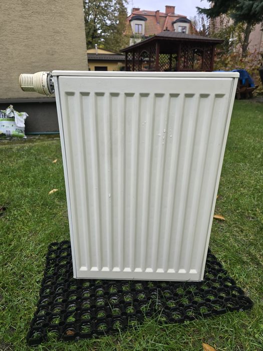 Grzejnik kaloryfer 40x60x10cm głowica