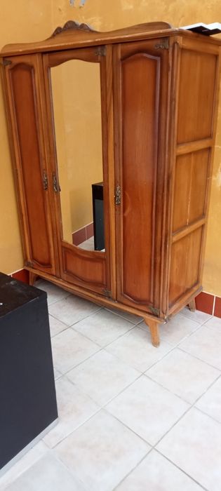 Guarda vestidos  antigo