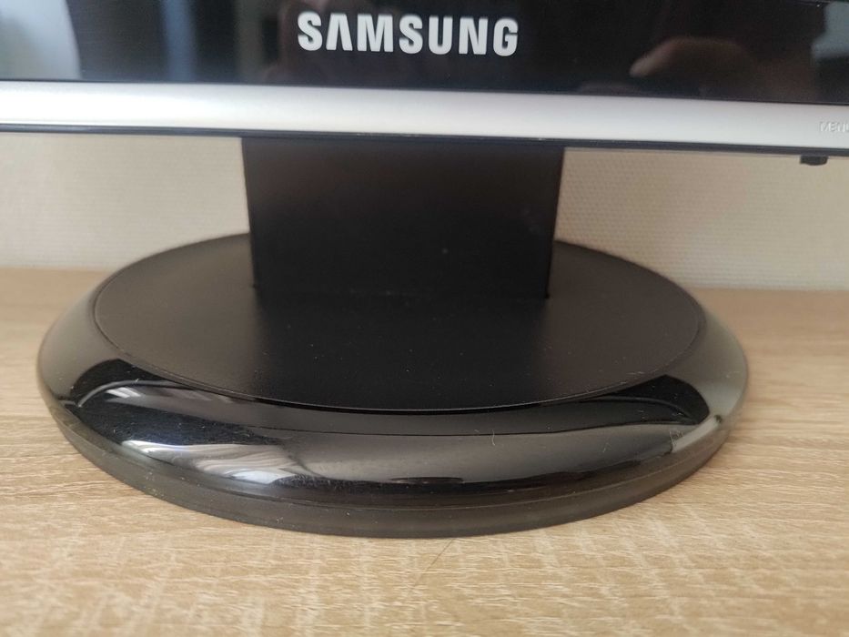 Монитор 20" Samsung 206BW (1680х1050/TN/DVI, VGA)