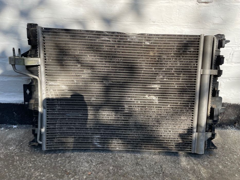 Радіатори 2 шт Ford Escape 2018 оригінал бу