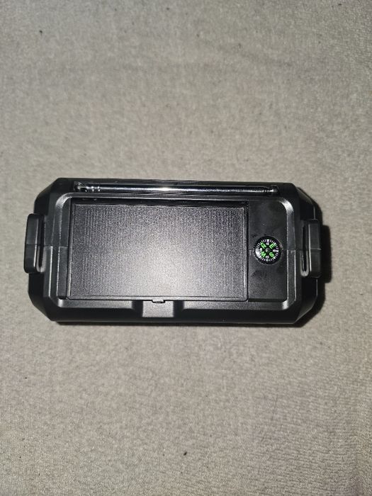 Radio awaryjne z panelem solarnym