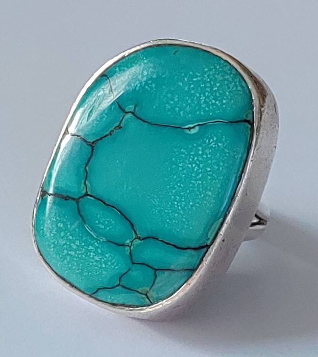 Srebrny pierścionek z ogromnym turkusem  r. 20