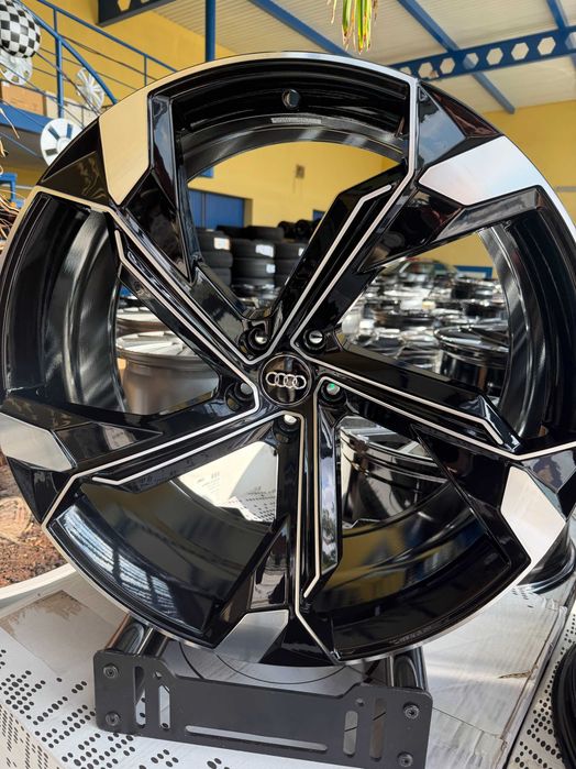 Felgi aluminiowe Audi 23 cale Q8 SQ8 Q7 SQ7 czarno srebrne