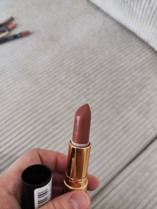 Szminka revlon 672 brazillian tan