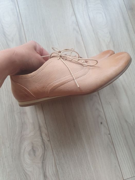 Buty Lasocki beżowe skóra