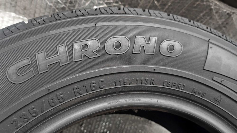 Шини б/в 235.65.16с пара Pirelli