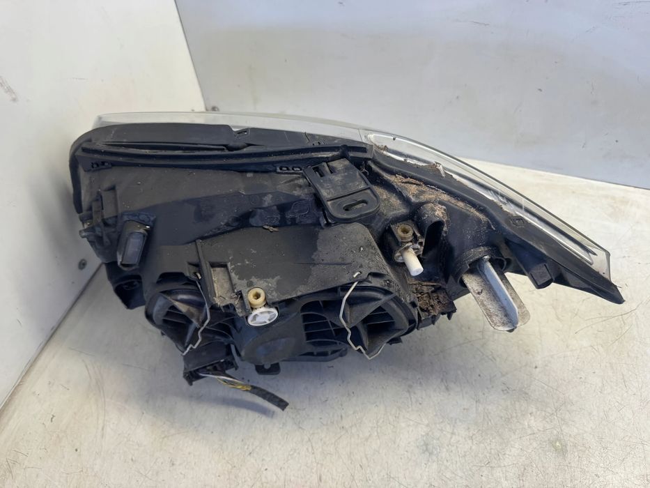 BMW 1 E87 Lampa Prawy Przód 7249650
