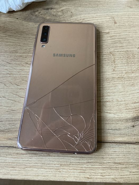 Galaxy A7 うるるん samsung-galaxy-a7-03.jpg