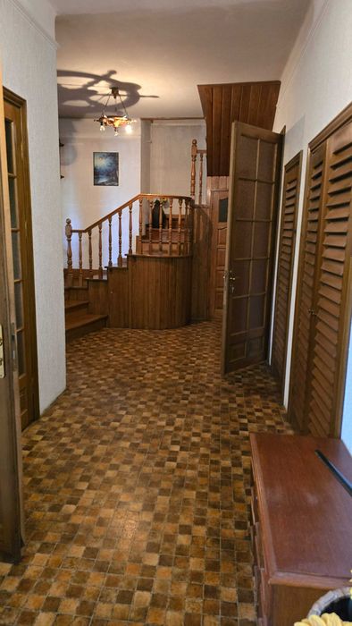 Продається будинок в центрі міста.