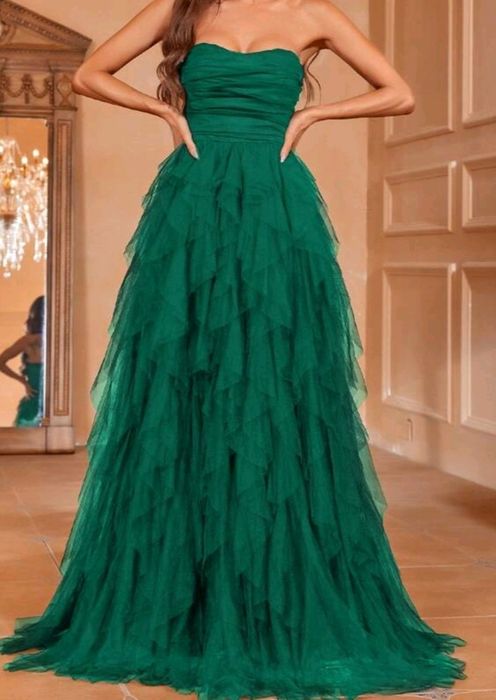 Vestido elegante de cor Verde escuro.