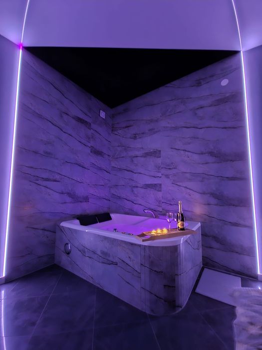 Apartament Centrum z jacuzzi,  prywatny parking, 3-pokojowe  klimatyza