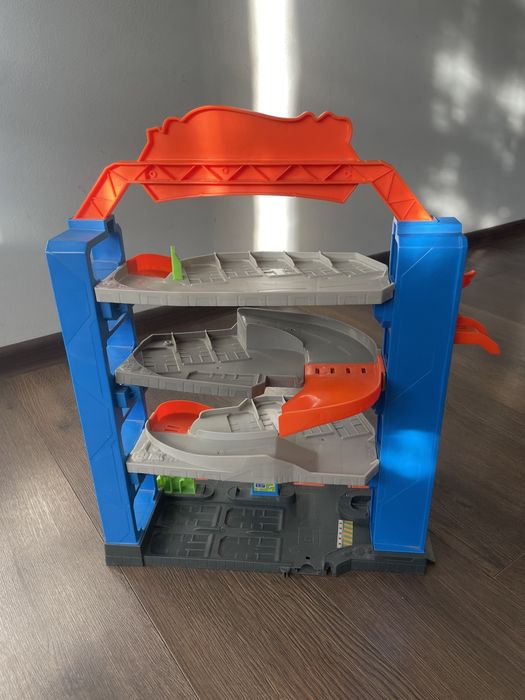 Іграшковий гараж для машинок Klein Hot Wheels чотириповерховий