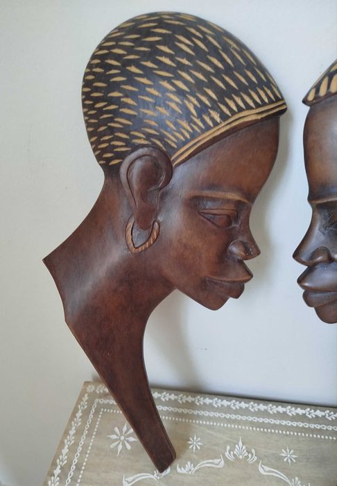 Lindo Par de Esculturas em madeira, origem Africana