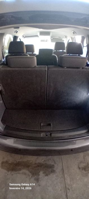 VW touran 1900 à Direita matrícula Portuguesa