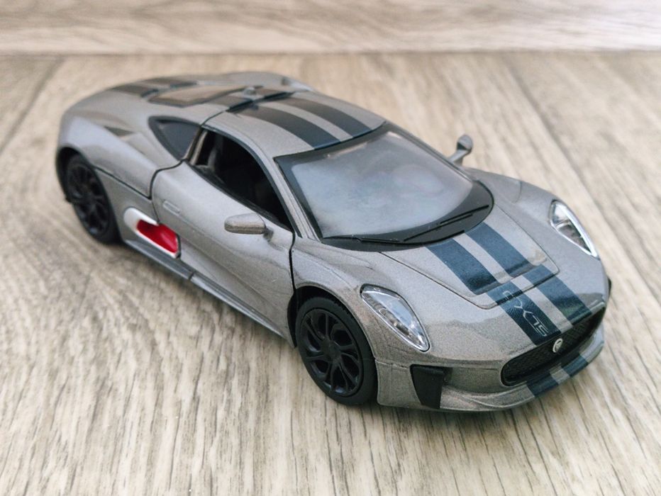 Колекційнійна модель Jaguar