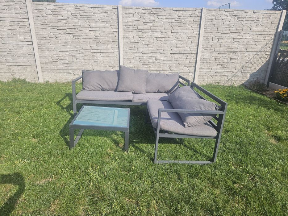 Narożnik ogrodowy i stolik