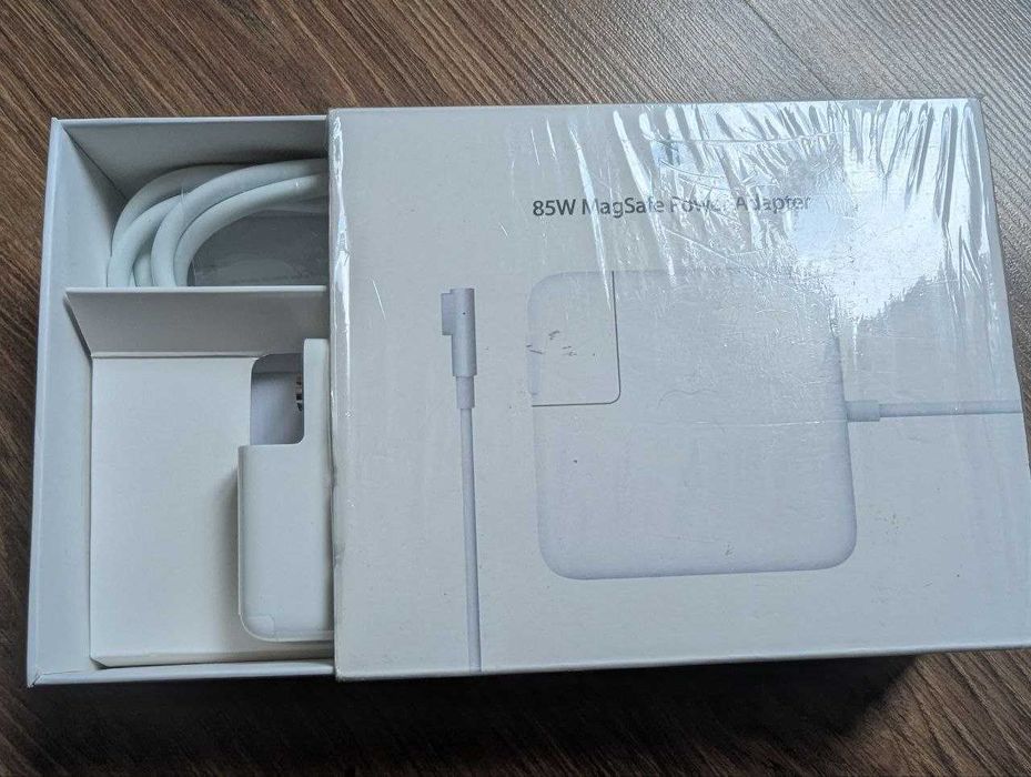 Apple 85W MagSafe power adapter