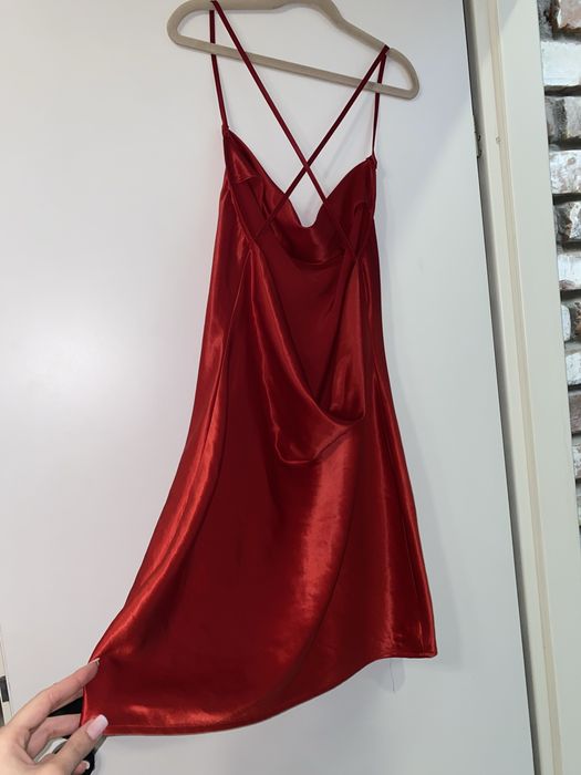атласное красное платье zara