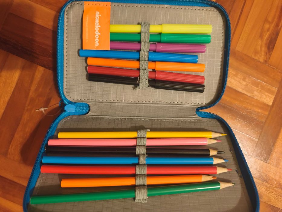 Brinquedos e material diverso