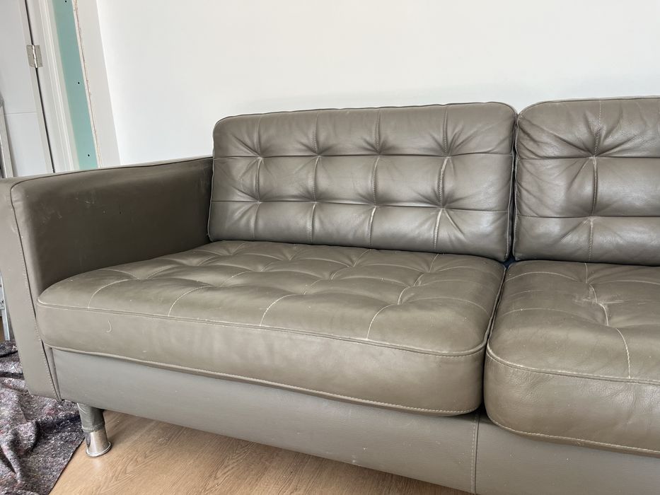 Sofa em pele 2 lugares