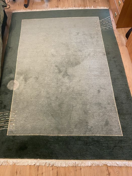 Dywan wełniany z drobną wadą