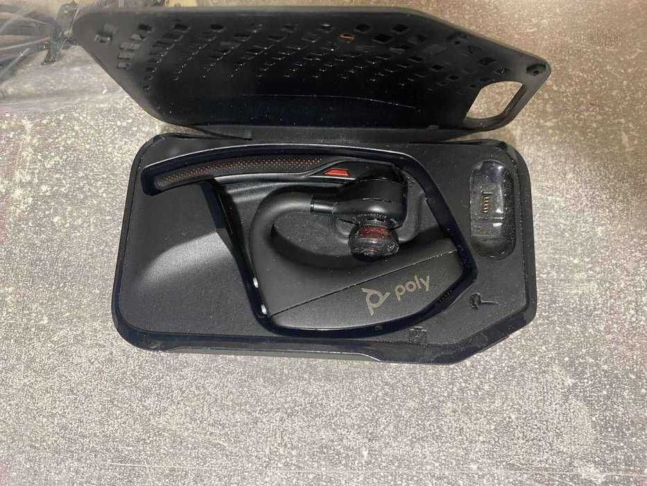 Bluetooth-гарнітура Poly Voyager 5200