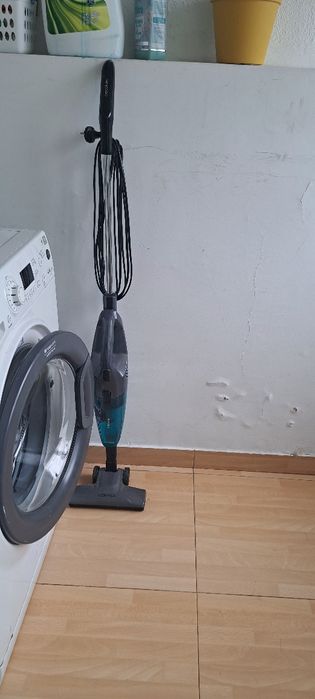 Cecotec Aspirador vassoura com cabo